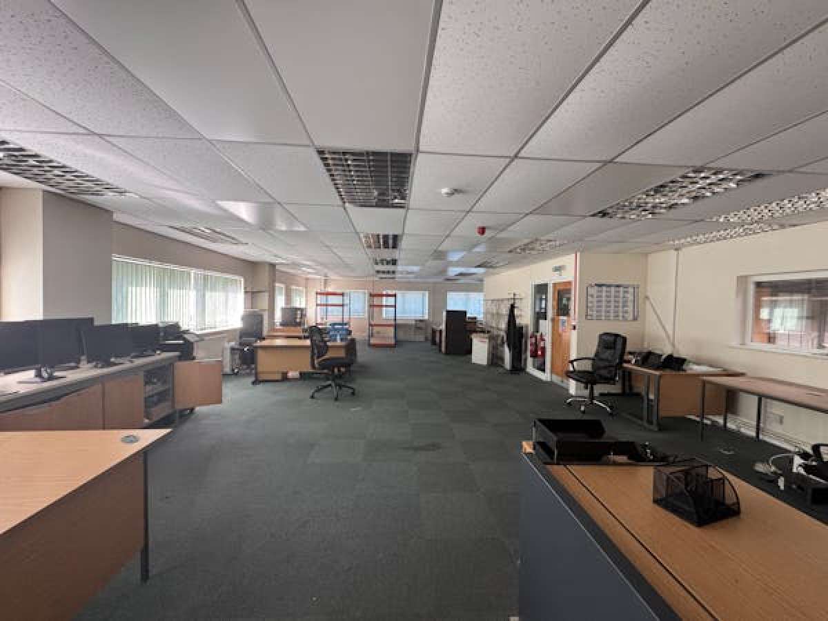 Industrial Unit in Tewkesbury - photo 3