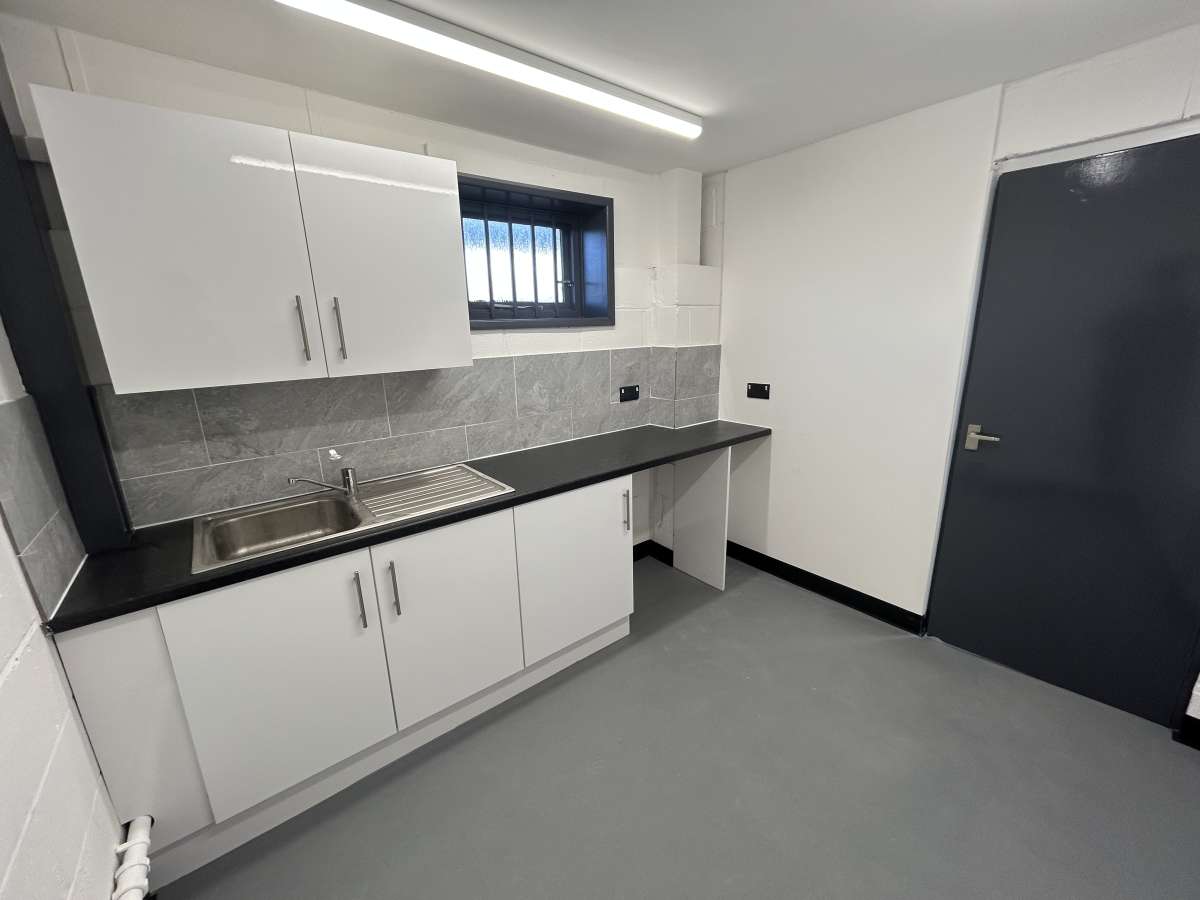 Industrial Unit in Bedford - photo 4