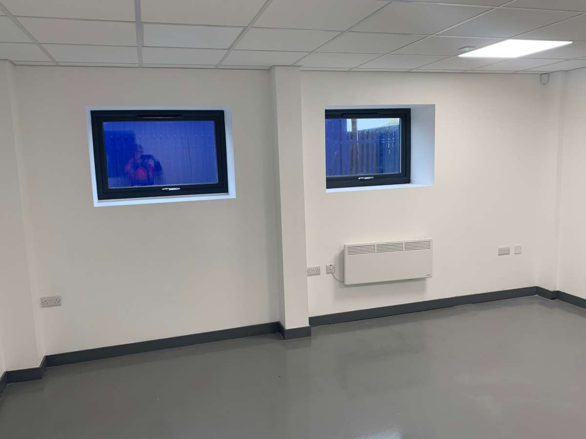 Industrial Unit in Fareham - photo 3