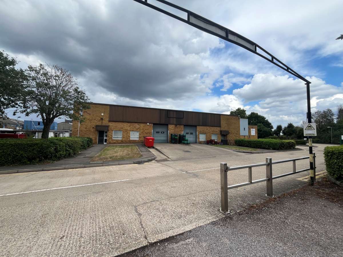 Industrial Unit in Woodford Green - photo 3