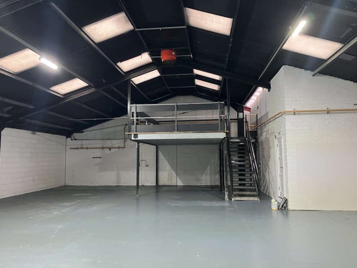 Industrial Unit in Addlestone - photo 2