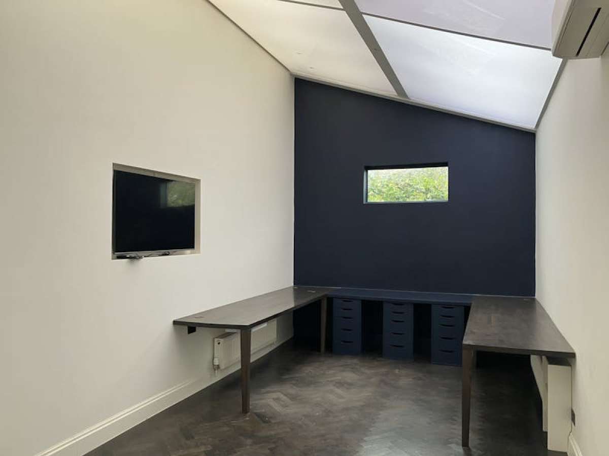 Industrial Unit in Addlestone - photo 4