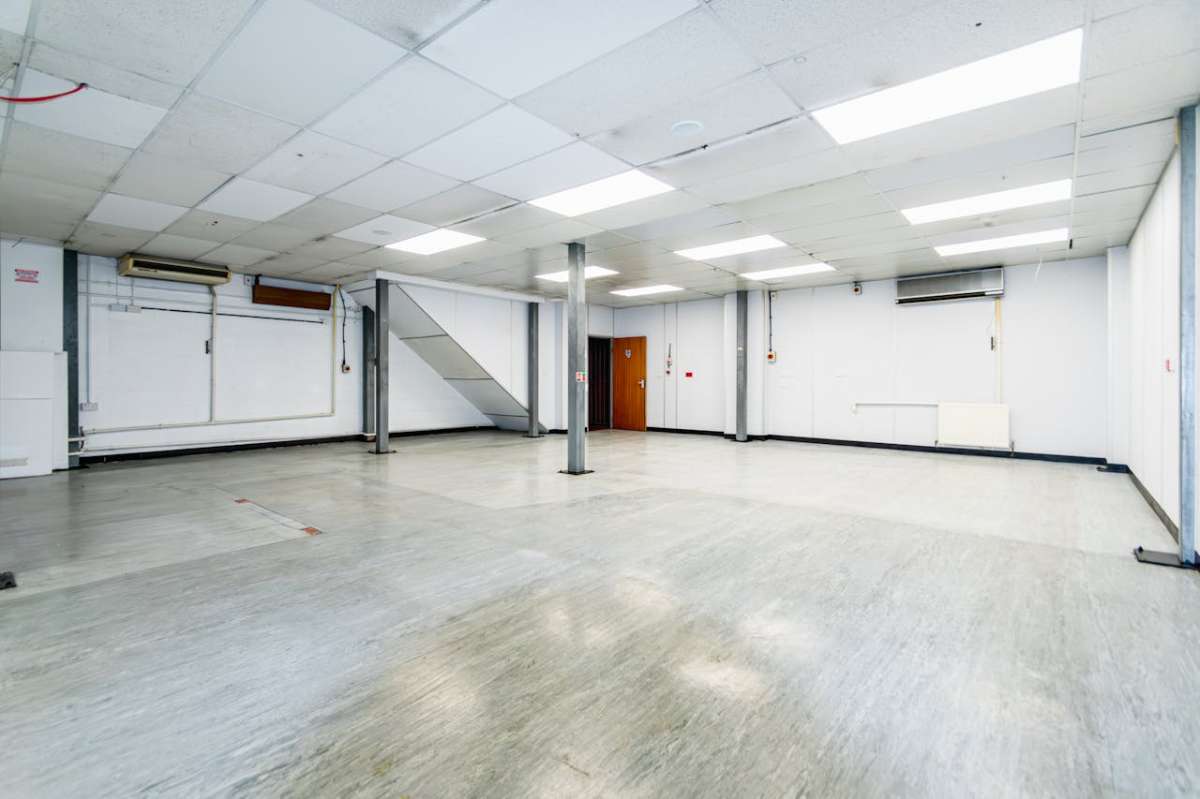 Industrial Unit in Poole - photo 4