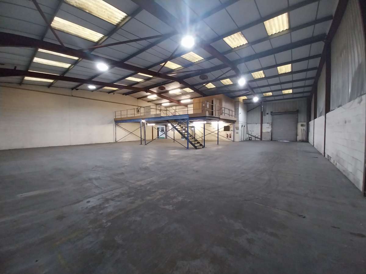 Industrial Unit in Foxhills Industrial Estate - photo 4