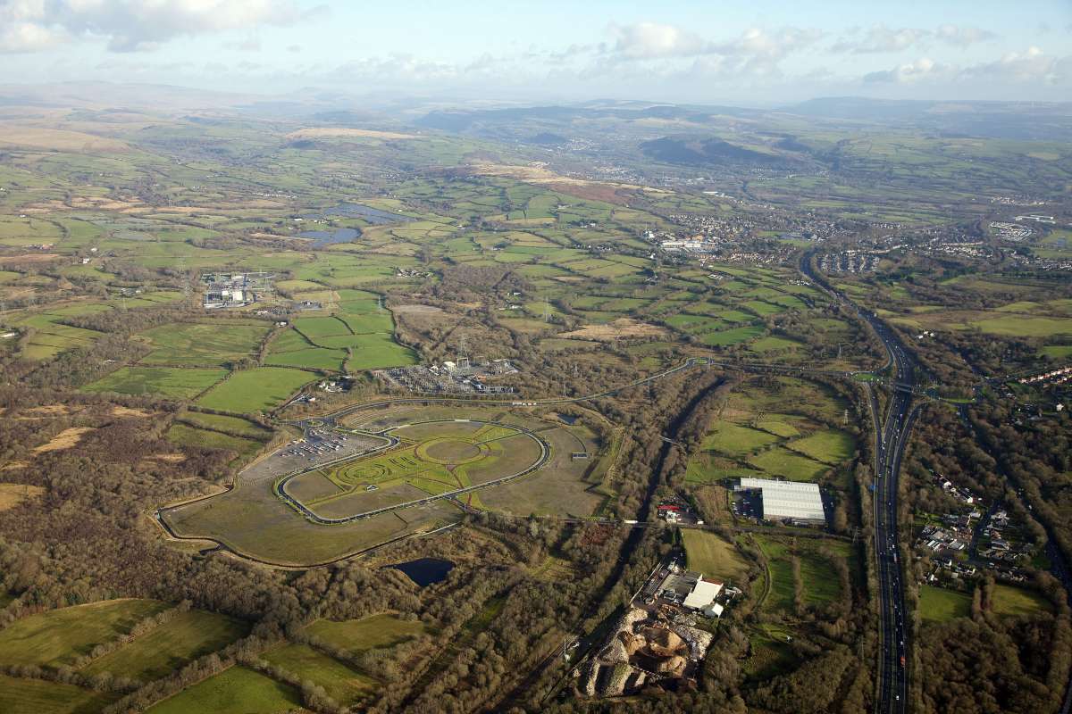 Industrial Unit in Swansea - photo 2