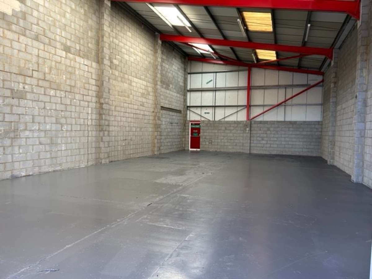 Industrial Unit in Letchworth - photo 2
