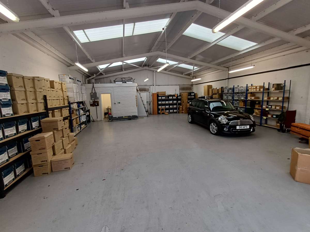 Industrial Unit in Stevenage - photo 2