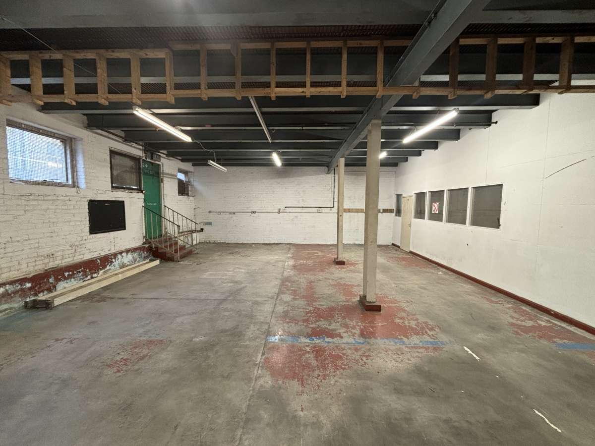 Industrial Unit in Queensbury - photo 4