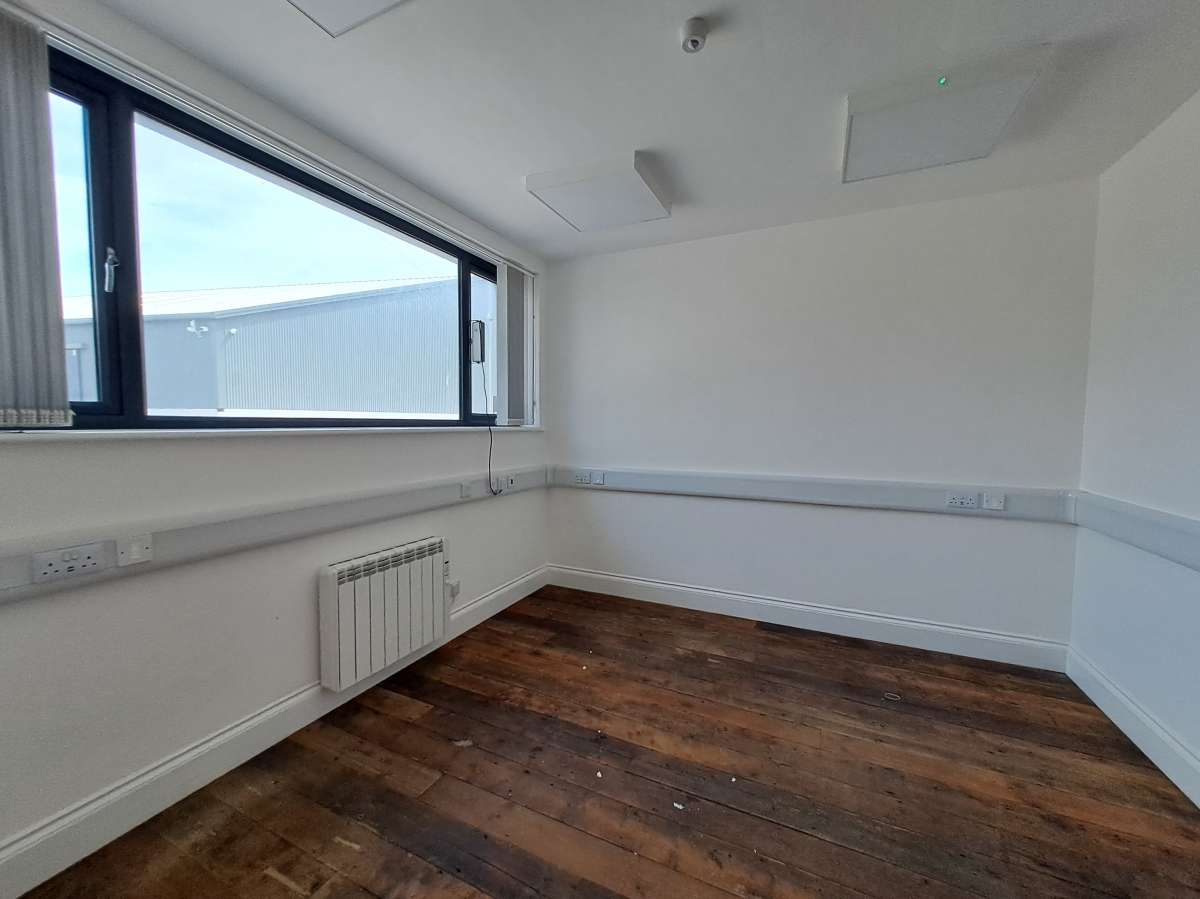 Industrial Unit in Falmouth - photo 4