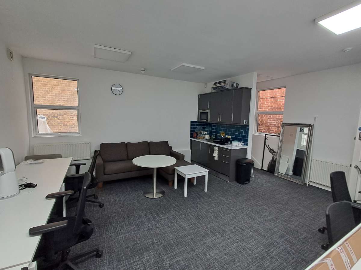 Industrial Unit in New Malden - photo 2