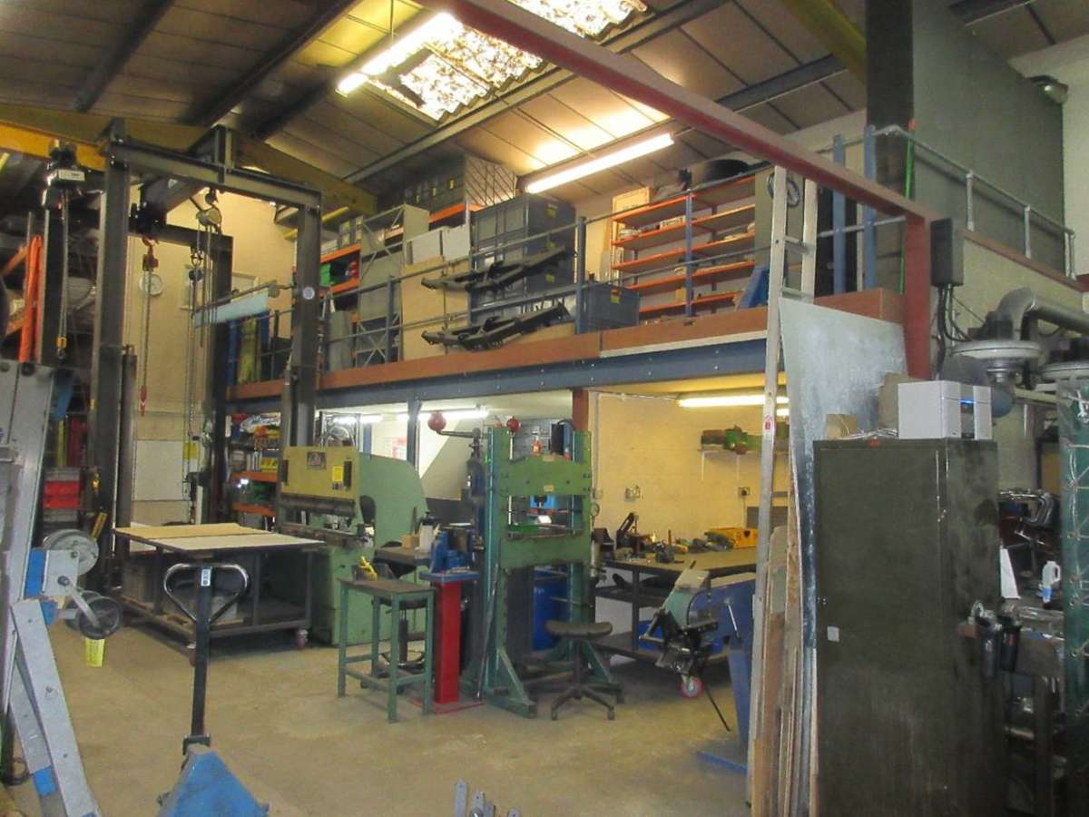 Industrial Unit in Gilmans Lane Industrial Estate - photo 2