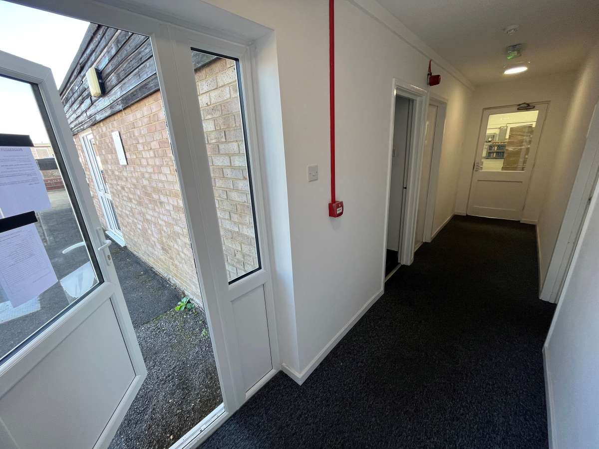 Industrial Unit in Freebournes Industrial Estate - photo 4