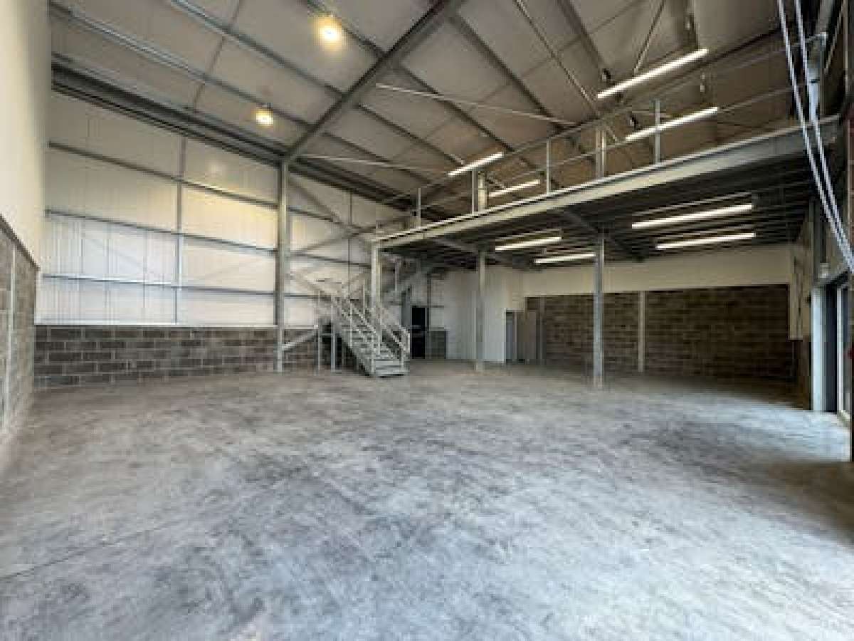 Industrial Unit in Eastleigh - photo 2
