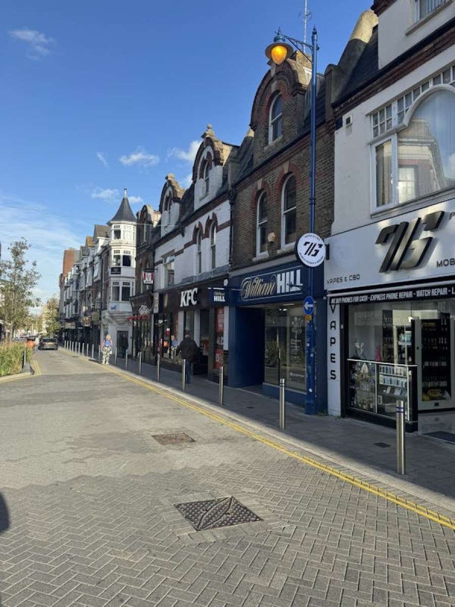 Industrial Unit in Woking - photo 2