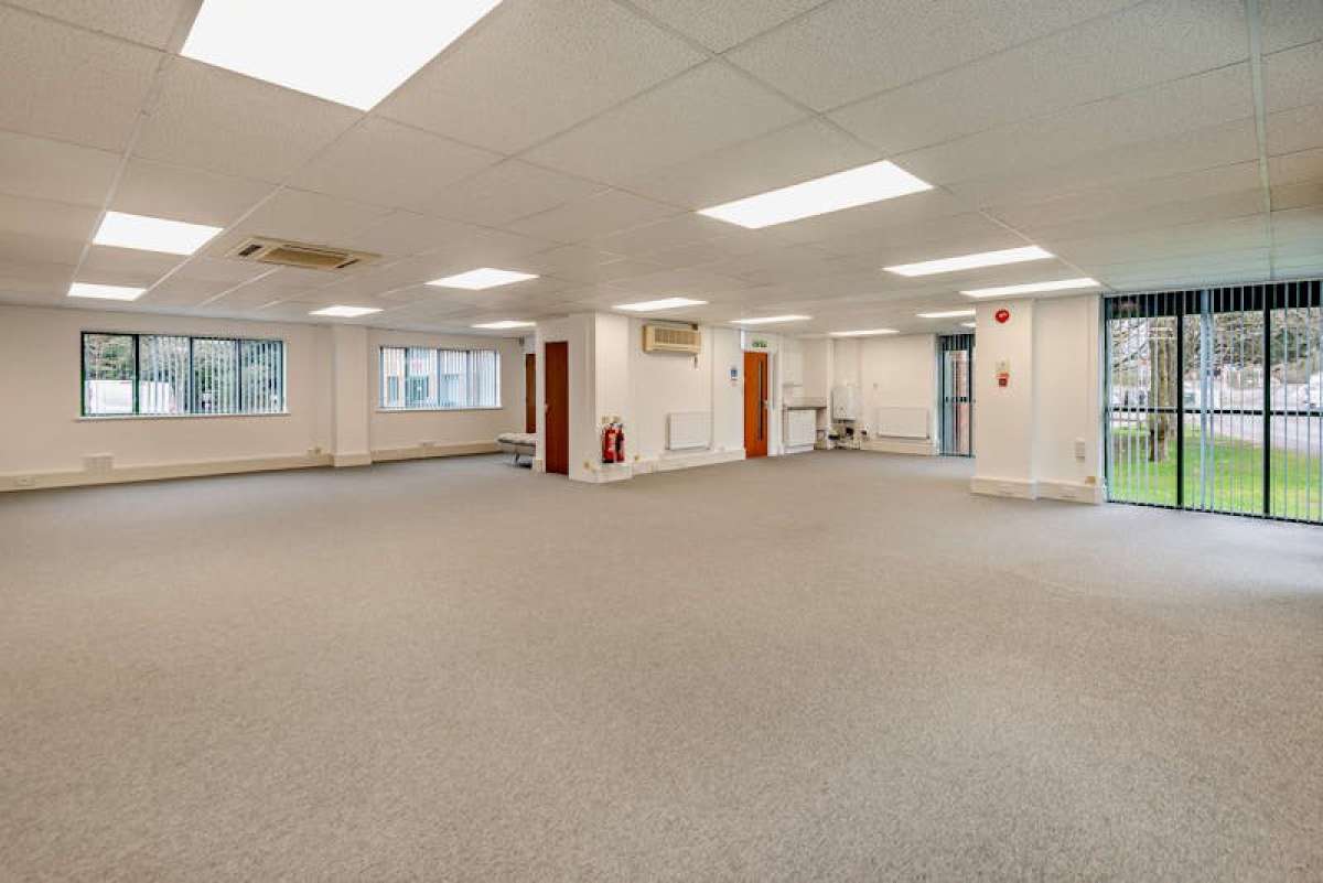 Industrial Unit in Thatcham - photo 2