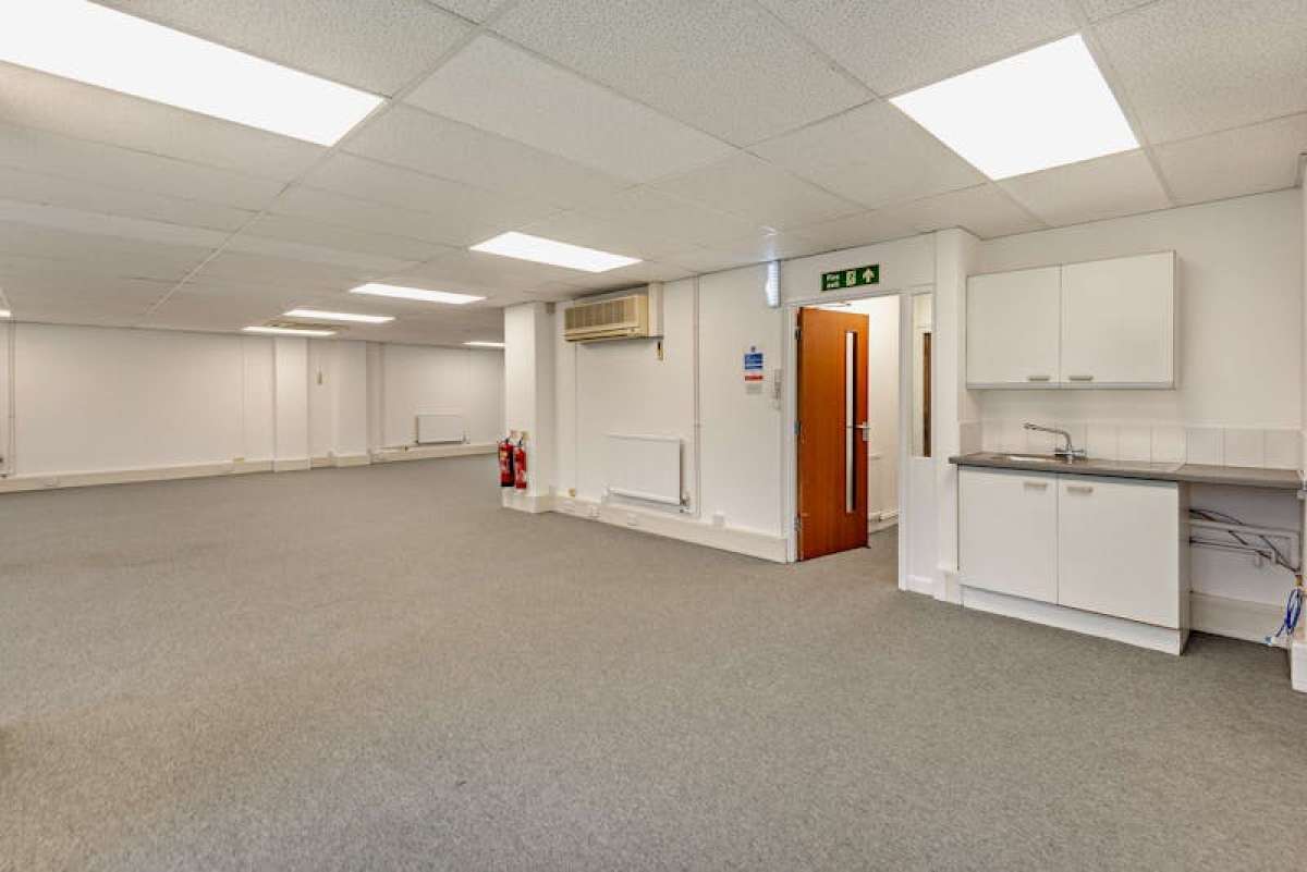 Industrial Unit in Thatcham - photo 3