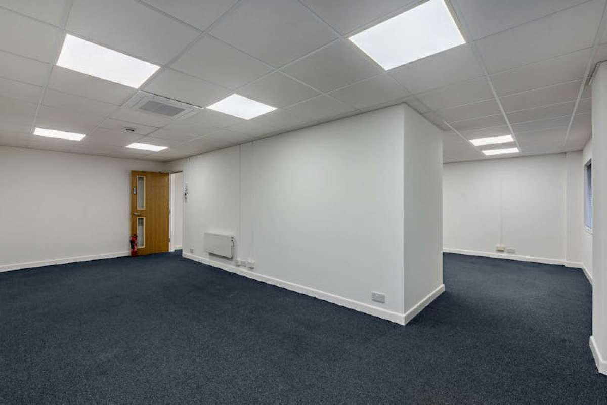 Industrial Unit in Thatcham - photo 4