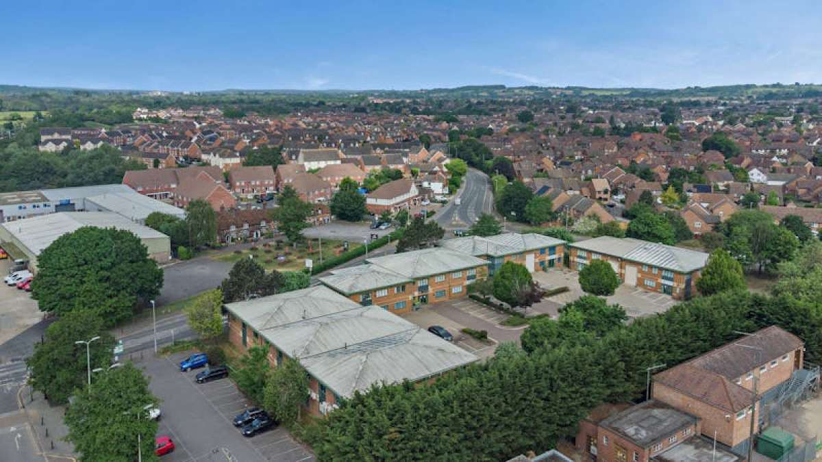 Industrial Unit in Thatcham - photo 3