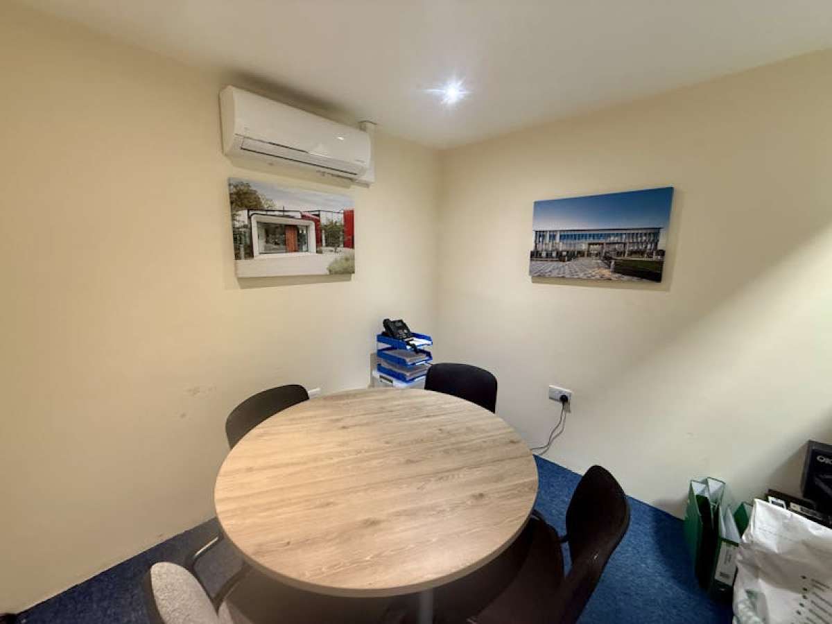 Industrial Unit in Poole - photo 4