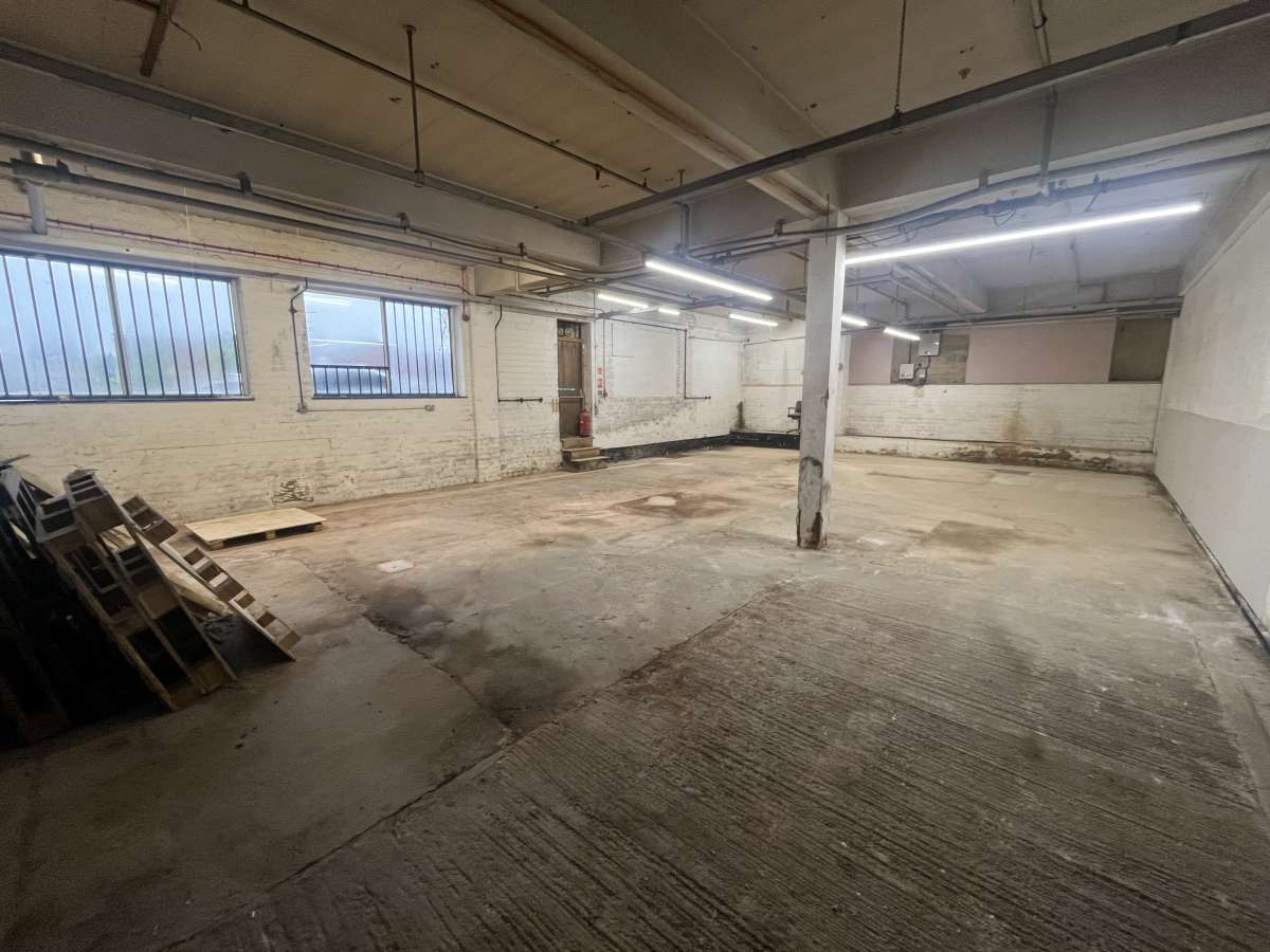 Industrial Unit in Leicester - photo 2