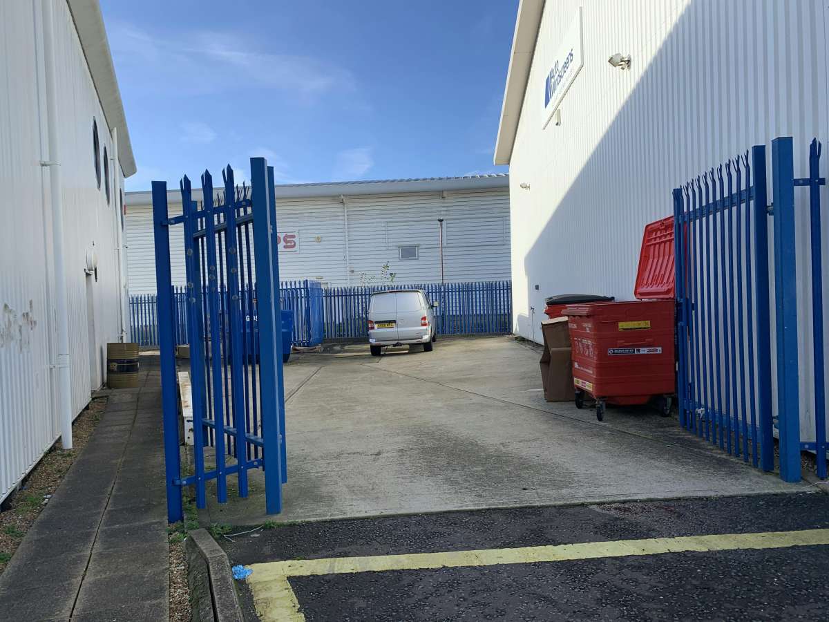Industrial Unit in Southsea - photo 4