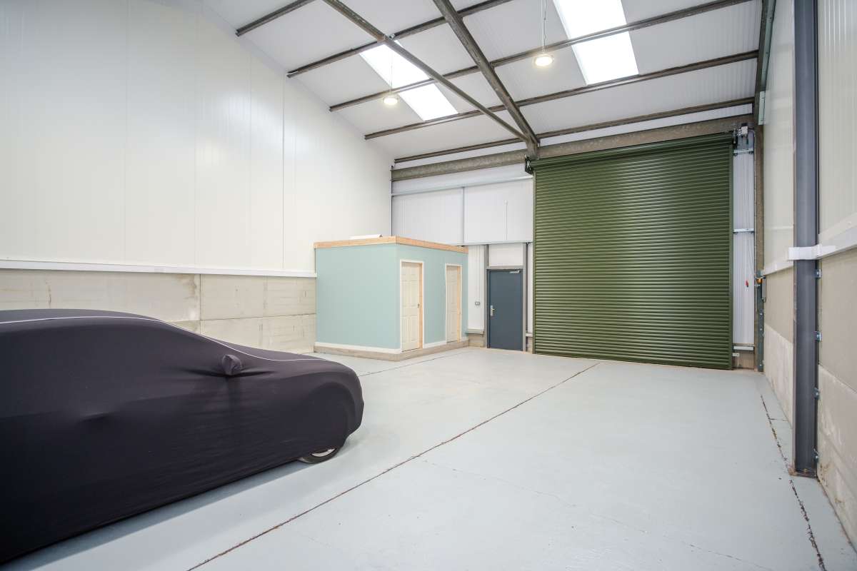 Industrial Unit in Wolverhampton - photo 4