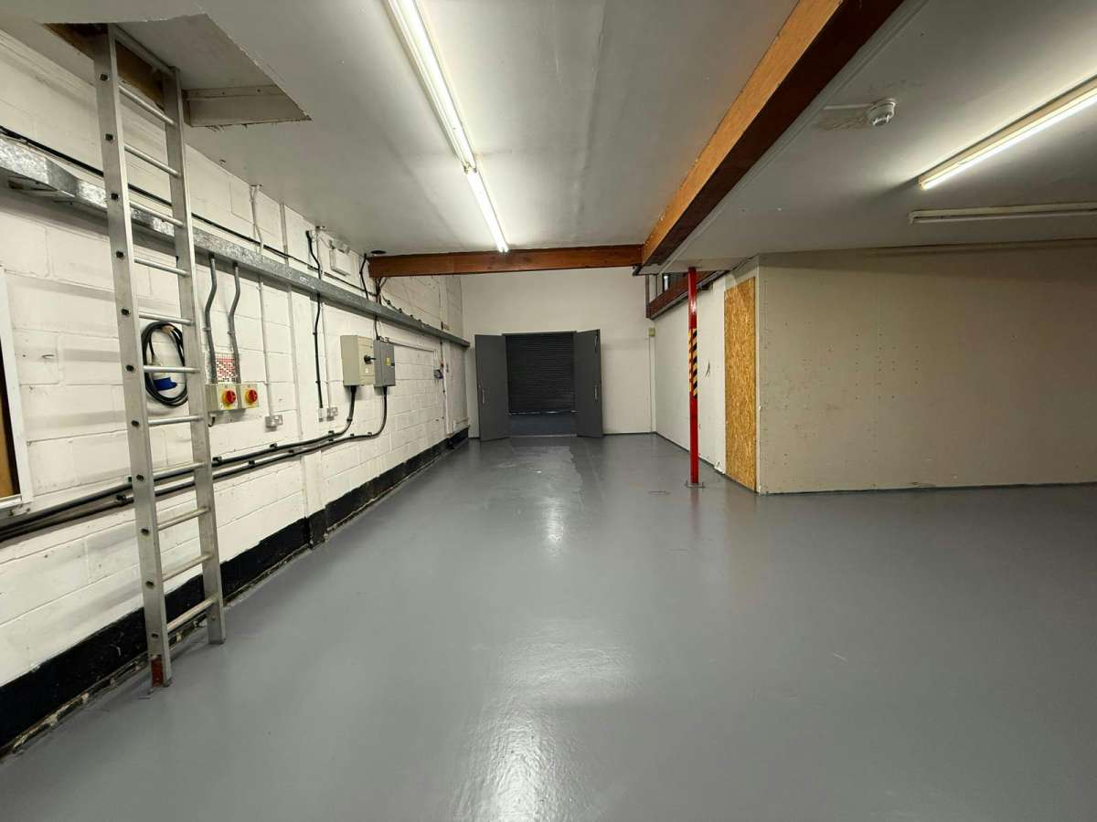 Industrial Unit in Emsworth - photo 2