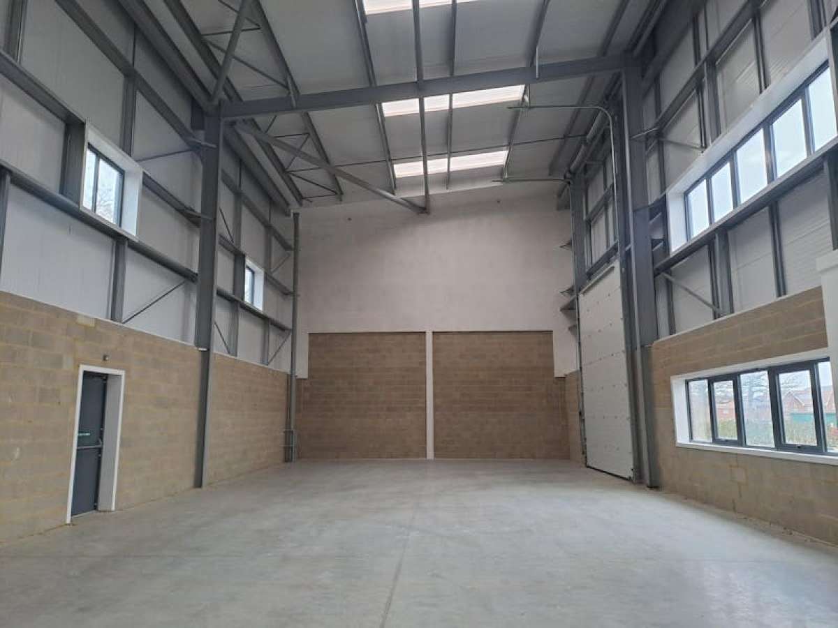 Industrial Unit in Crawley - photo 4