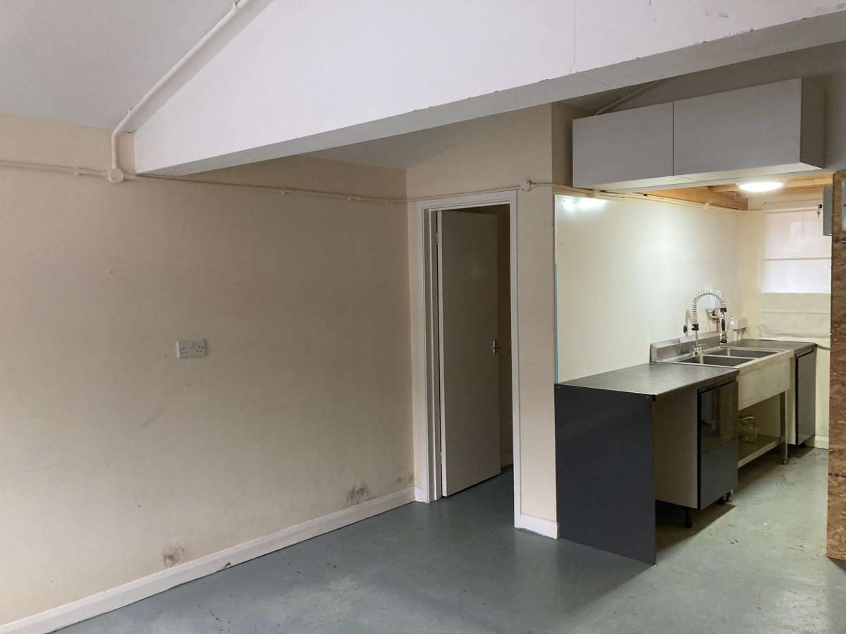 Industrial Unit in Northlands Business Park - photo 4