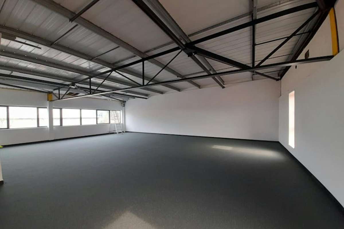 Industrial Unit in Basingstoke - photo 2
