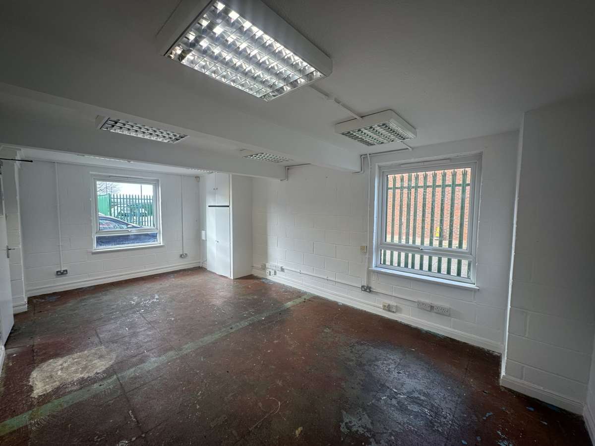 Industrial Unit in Eastbourne - photo 3