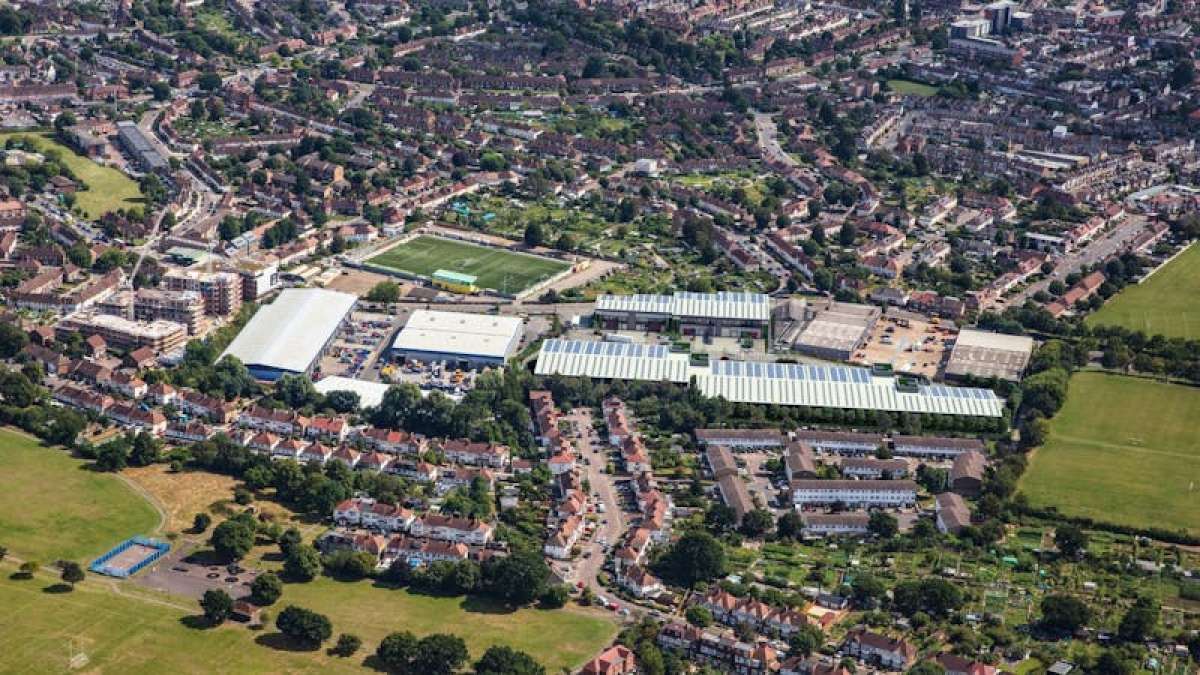 Industrial Unit in London - photo 3