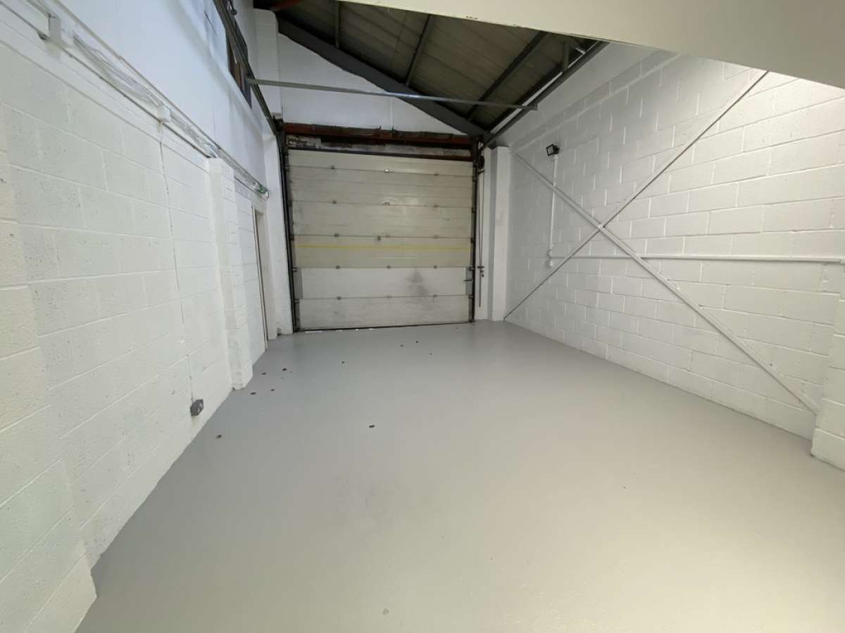 Industrial Unit in Alcester - photo 3