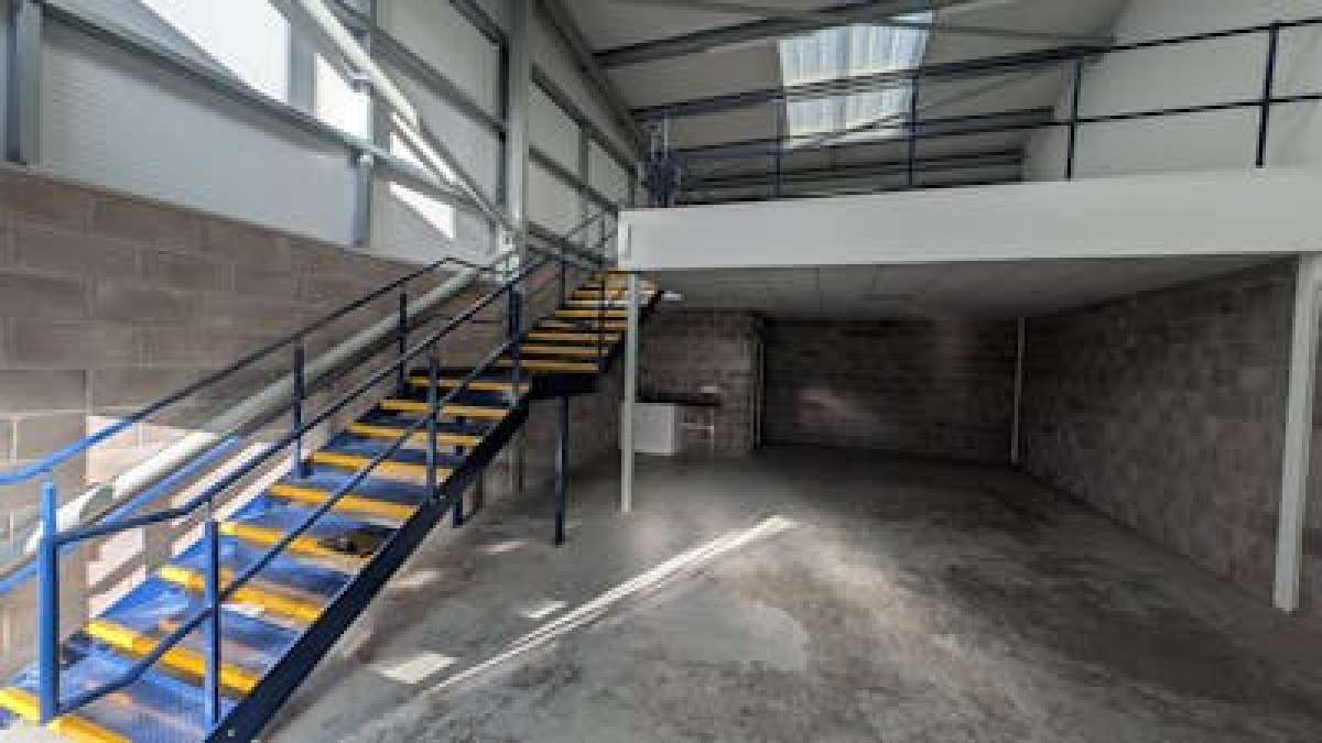 Industrial Unit in Southampton - photo 2