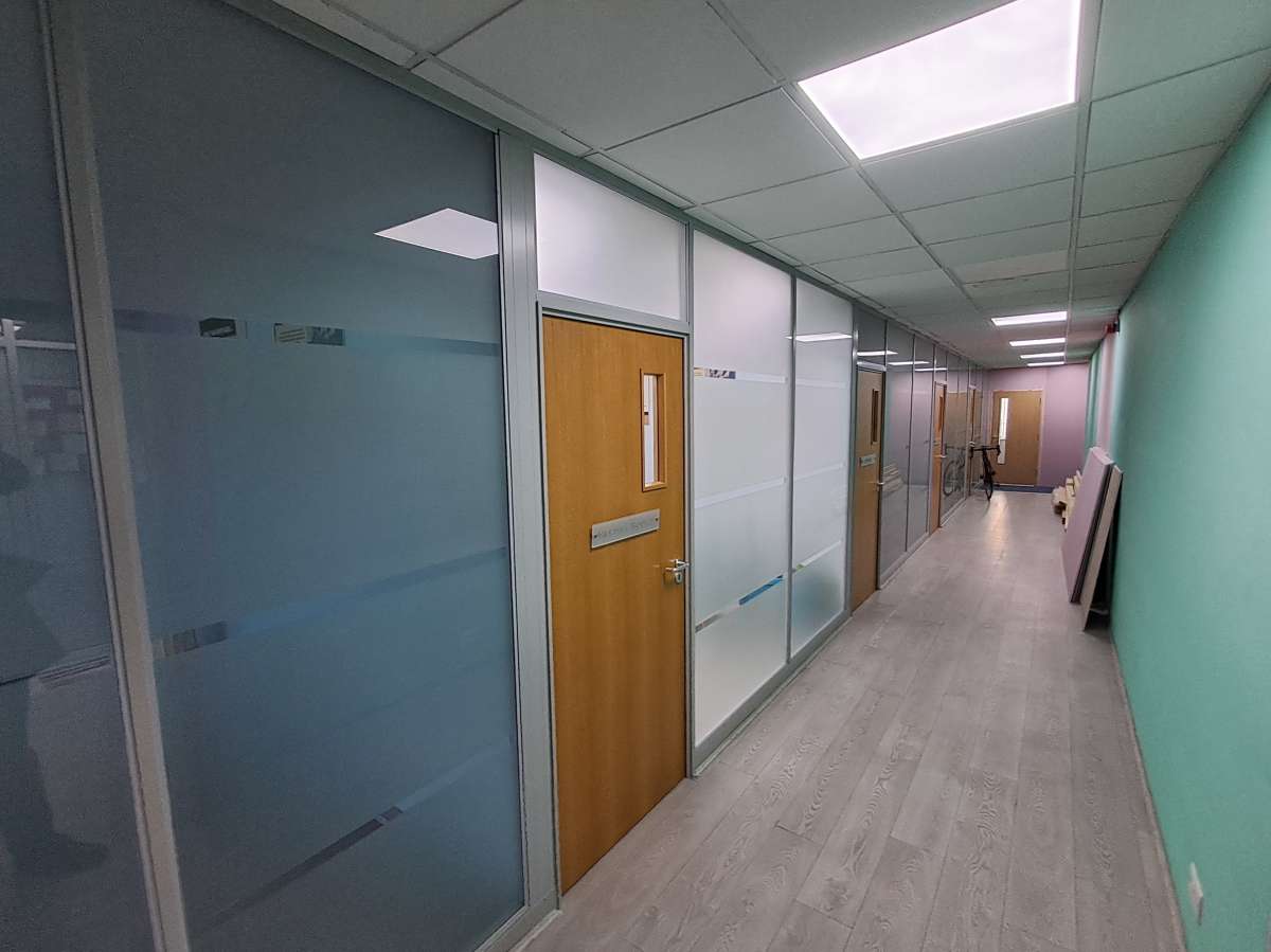 Industrial Unit in Tolworth - photo 2