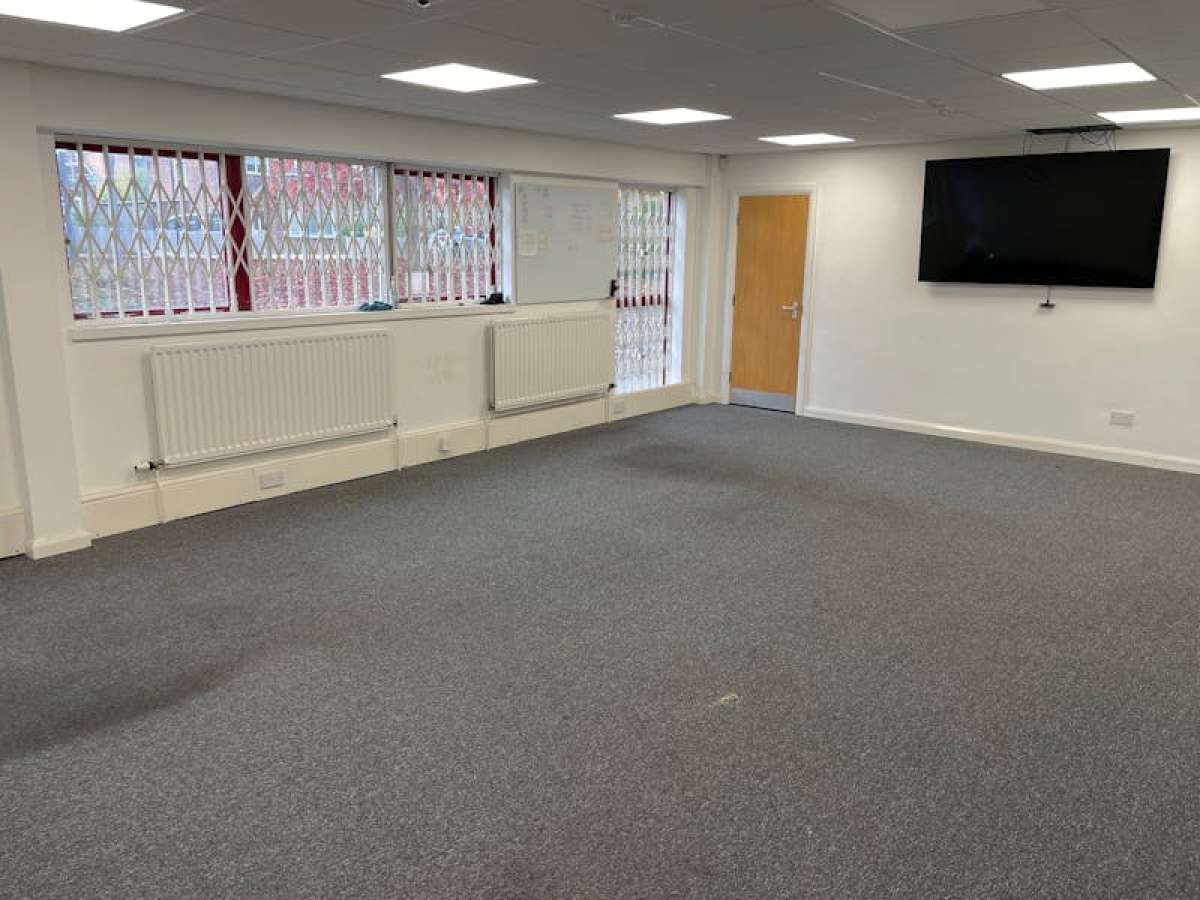 Industrial Unit in Wokingham - photo 4