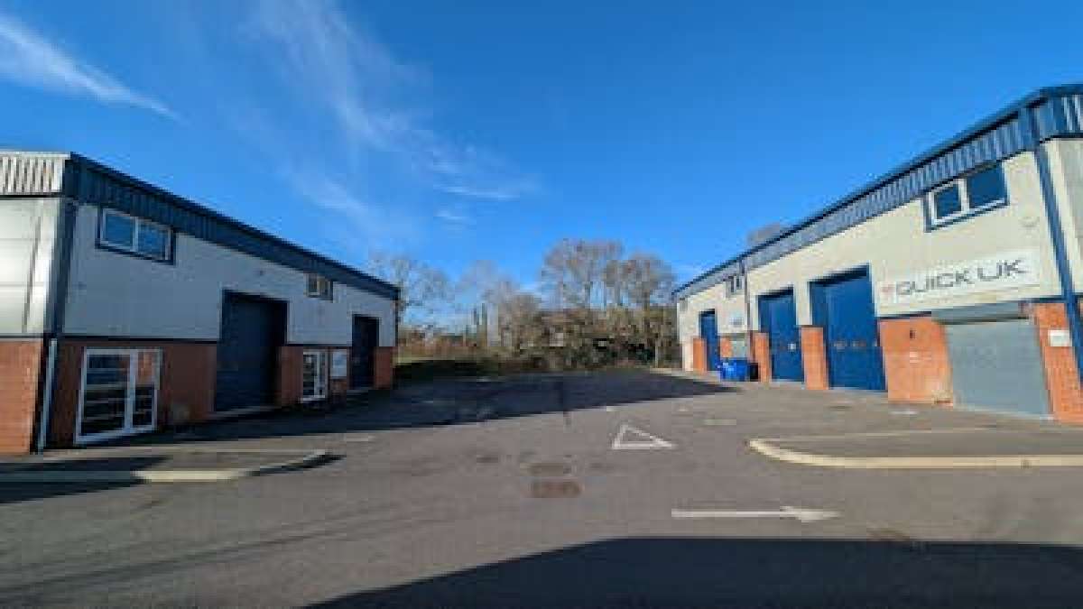 Industrial Unit in Southampton - photo 2