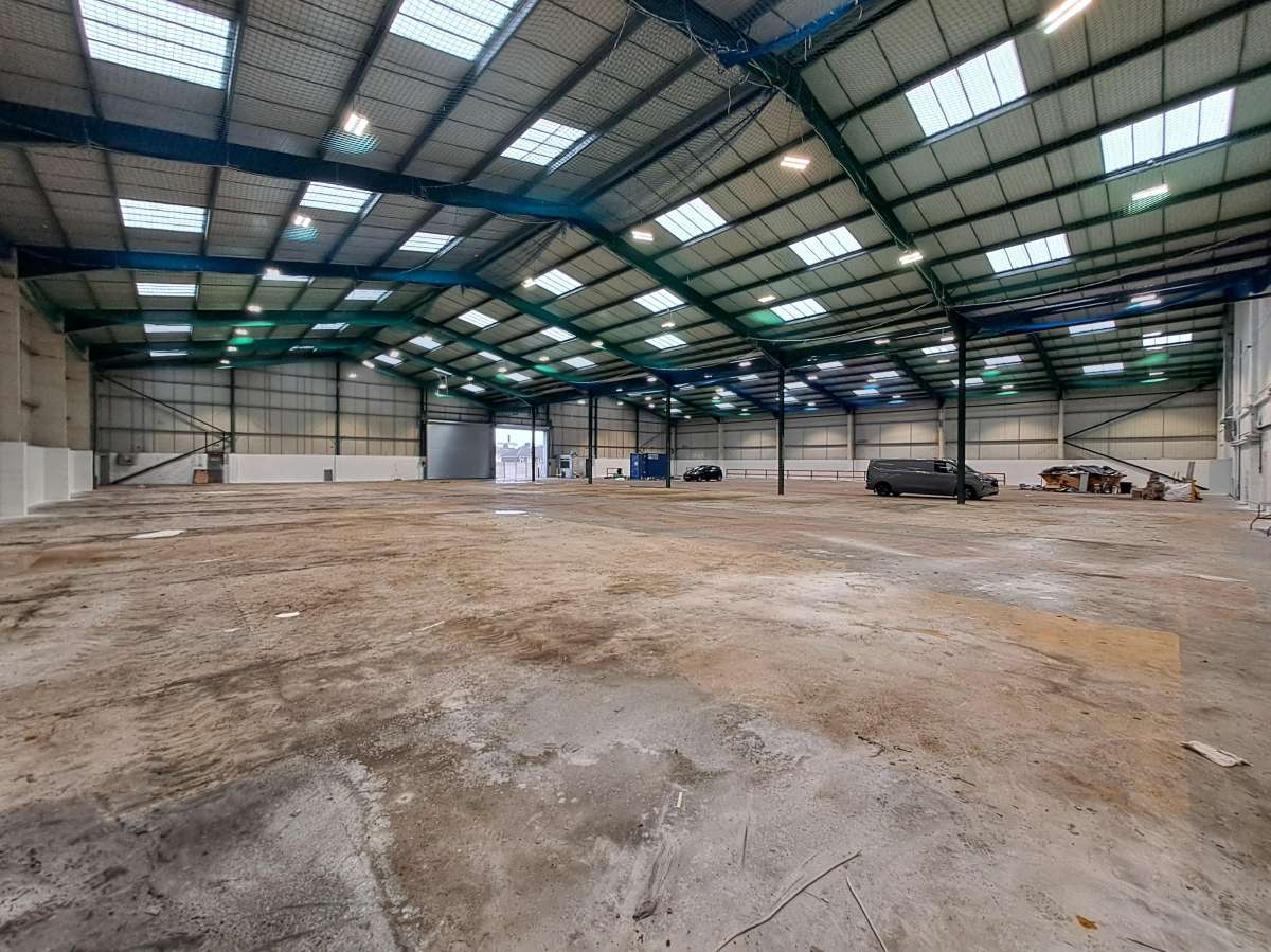 Industrial Unit in Luton - photo 2