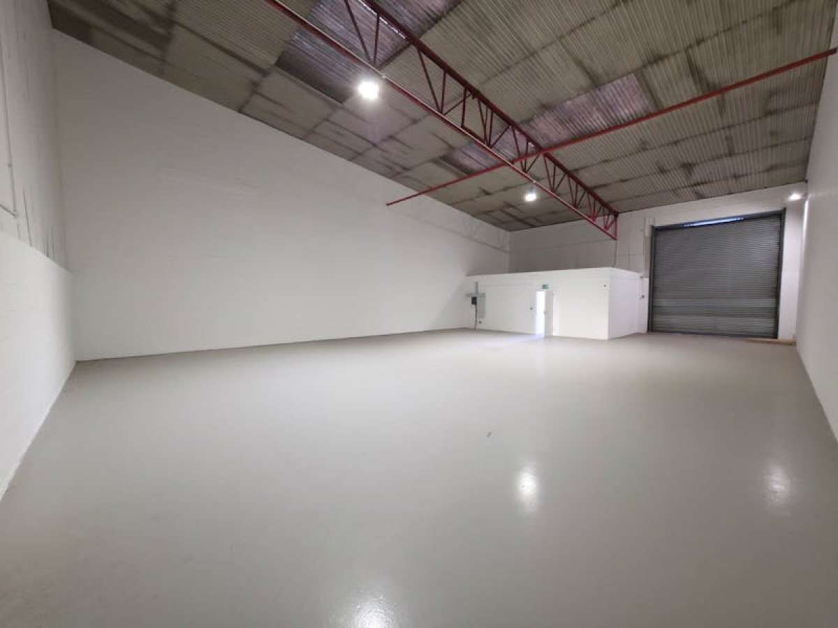 Industrial Unit in Barking - photo 2
