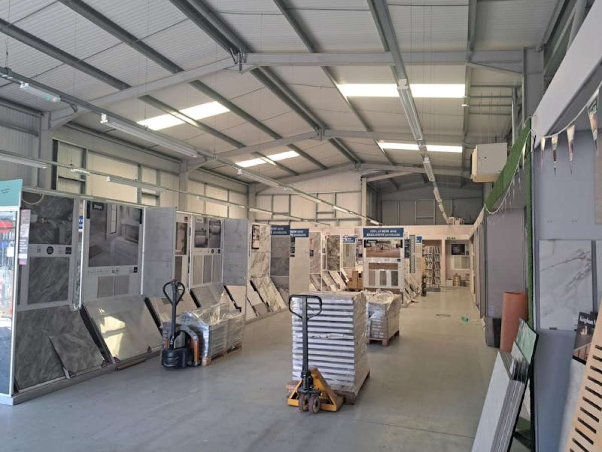 Industrial Unit in Romford - photo 3