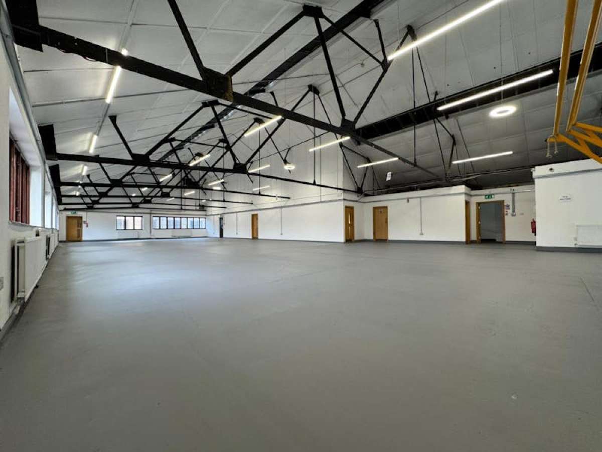 Industrial Unit in Waltham Abbey - photo 2