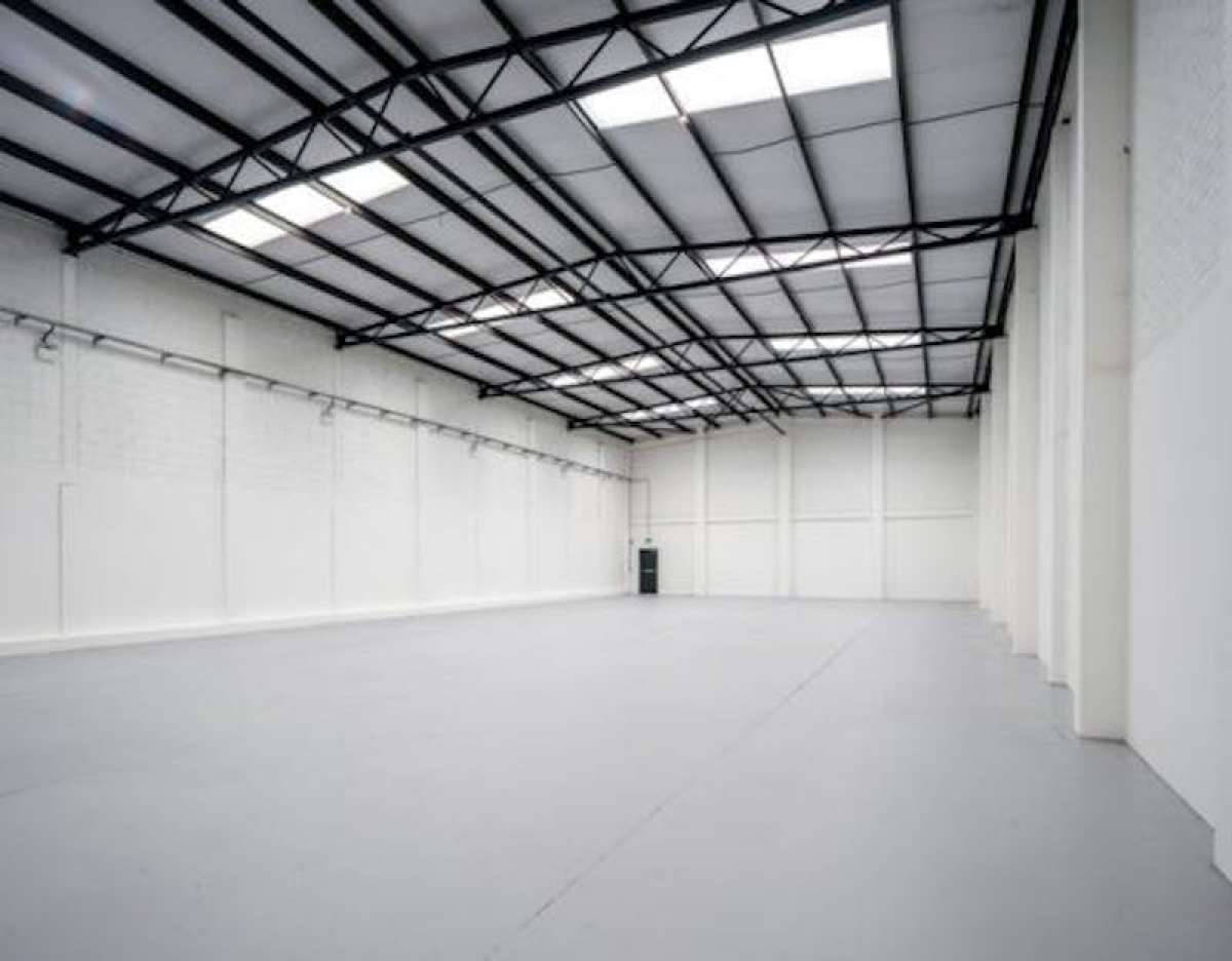 Industrial Unit in Barking - photo 2
