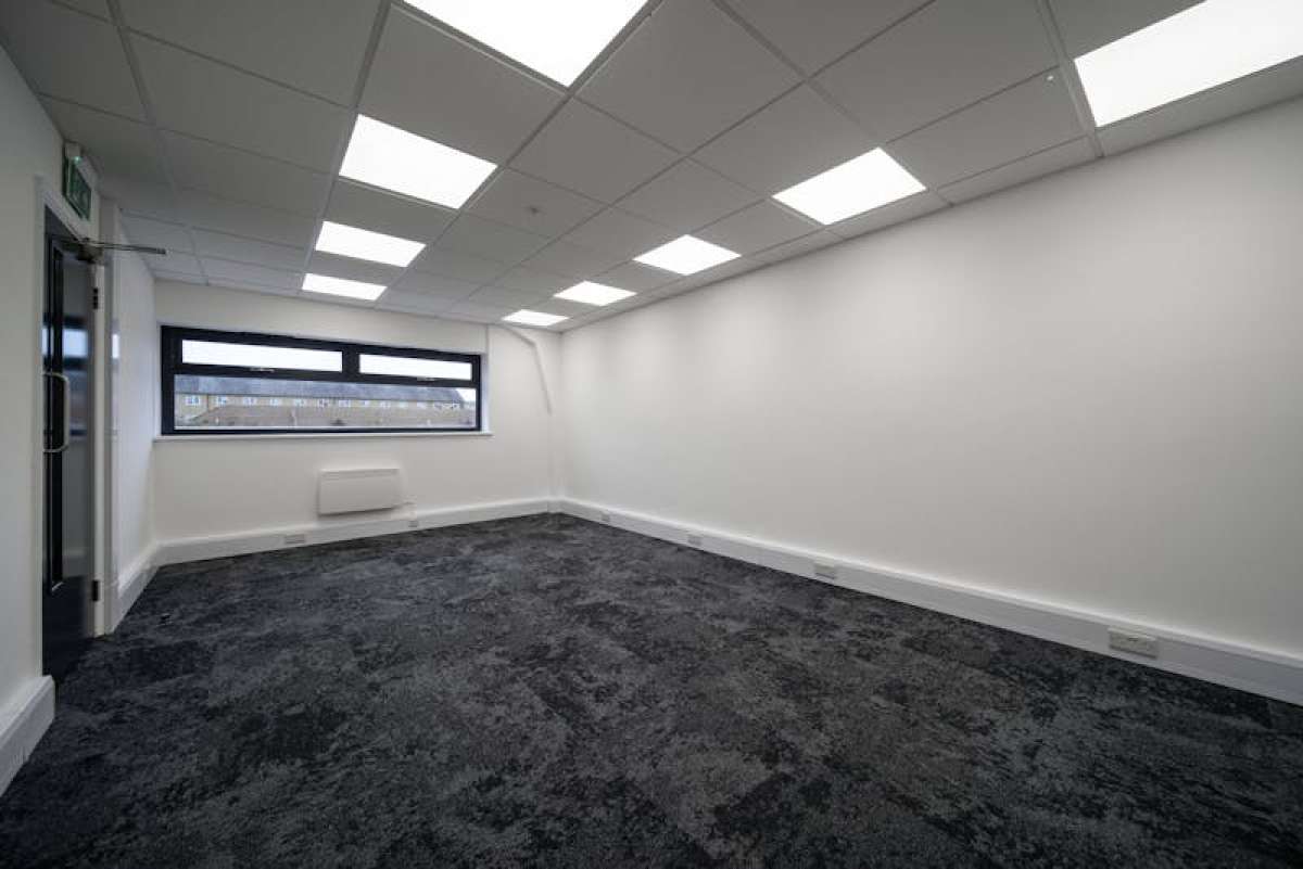 Industrial Unit in Tottenham - photo 3