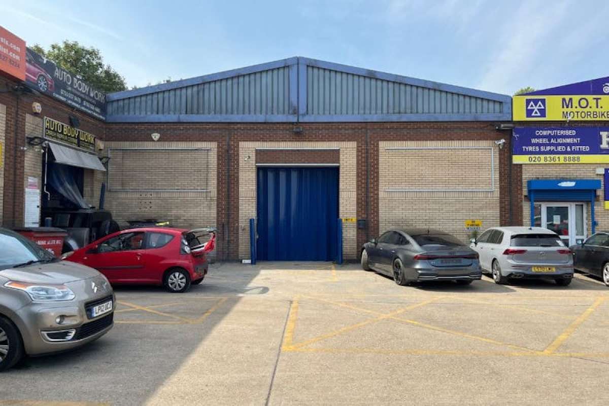 Industrial Unit in London - photo 2
