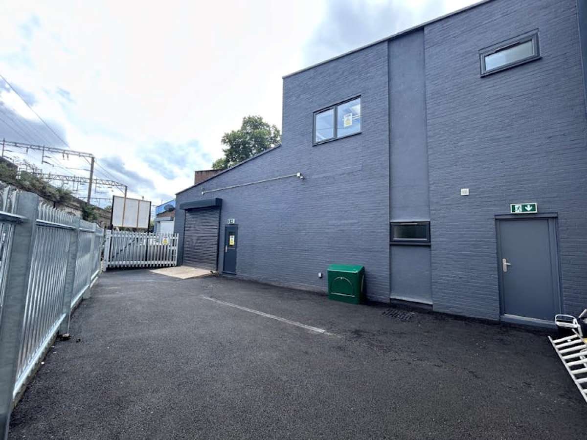 Industrial Unit in Hackney - photo 3