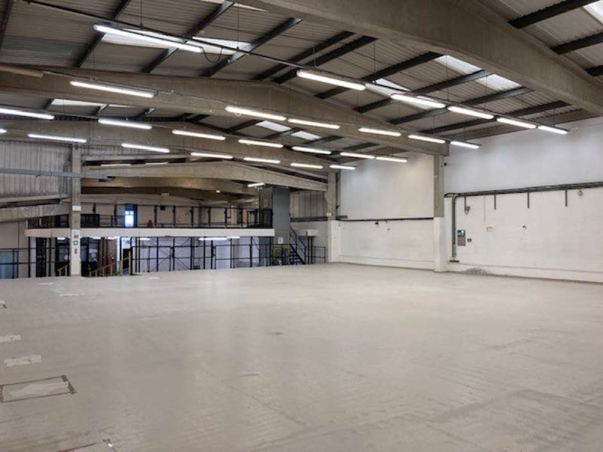 Industrial Unit in London - photo 2