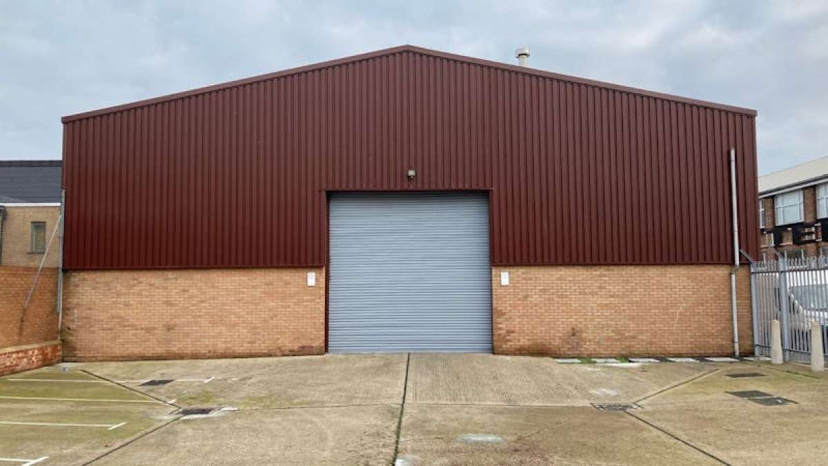 Industrial Unit in London - photo 2