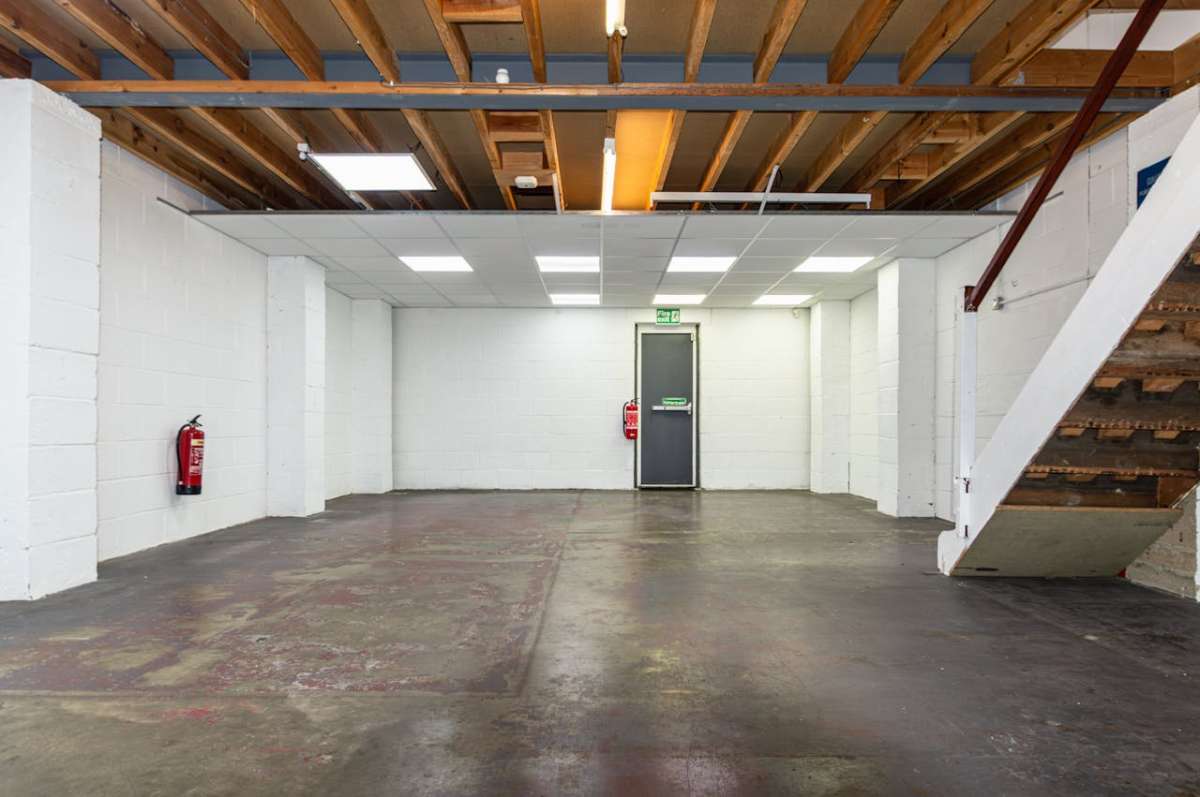 Industrial Unit in New Milton - photo 4