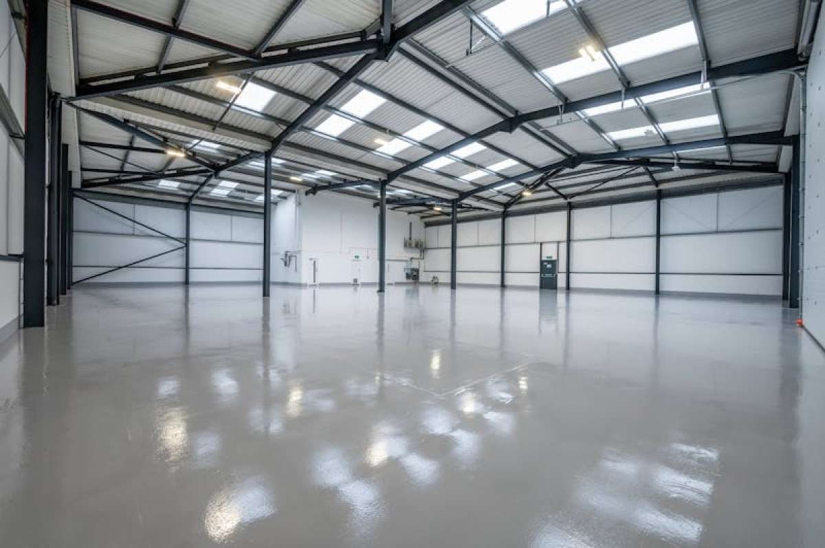 Industrial Unit in Farnham - photo 2