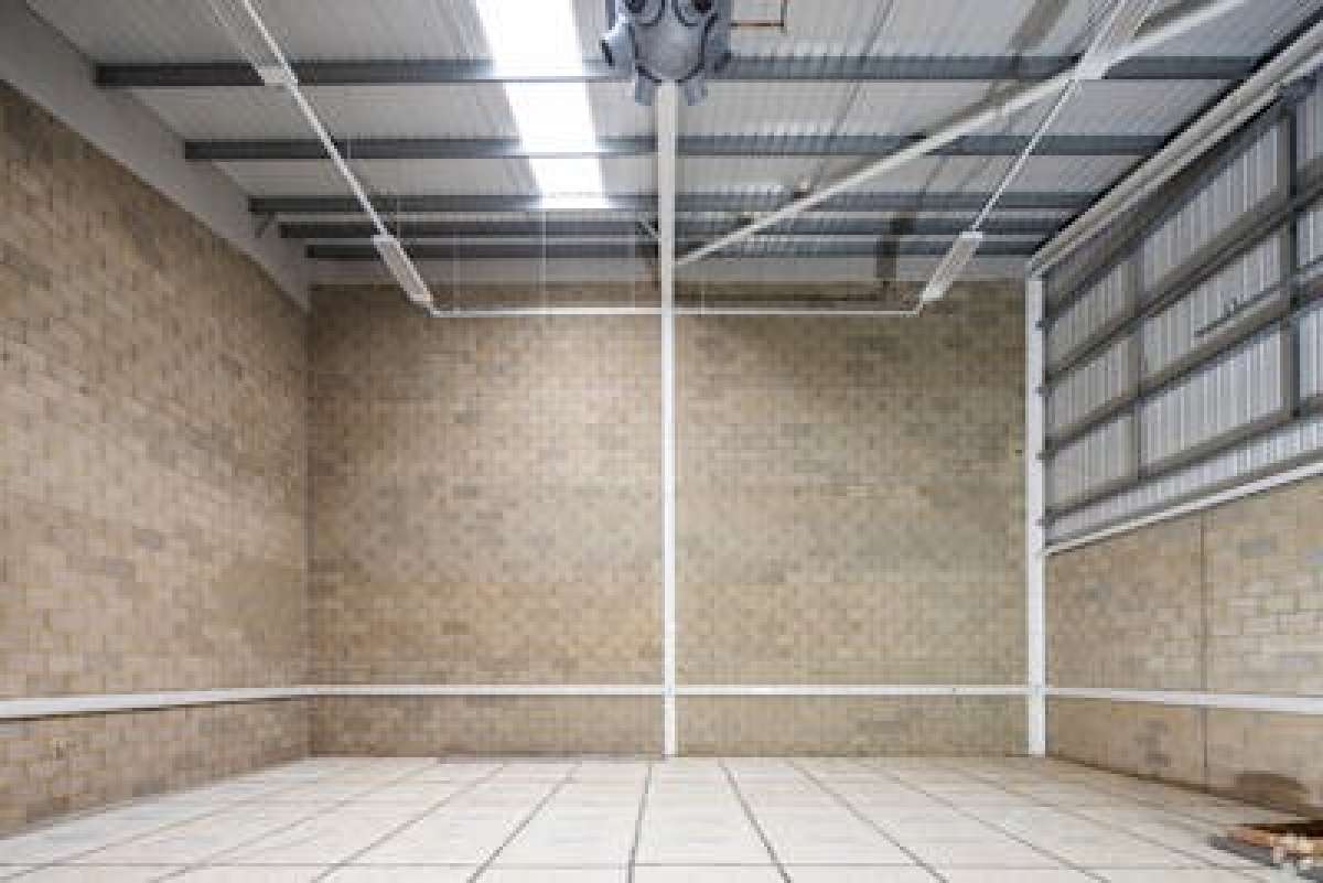Industrial Unit in Thamesmead - photo 3